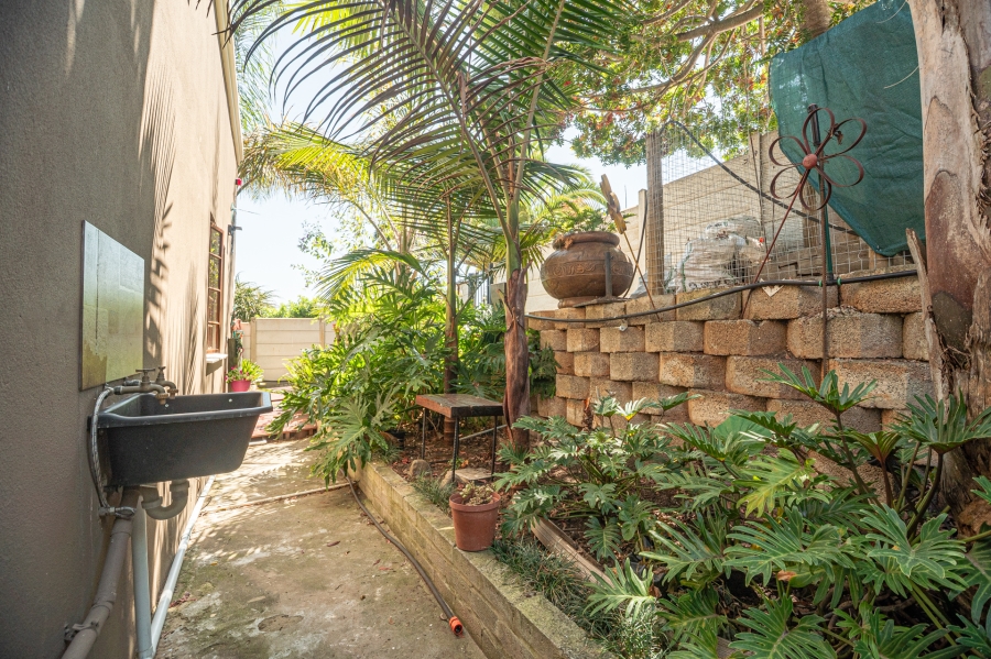 4 Bedroom Property for Sale in Fraaiuitsig Western Cape